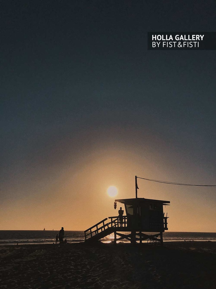 Будка спасателей на Venice beach в Los Angeles, США. Минимализм