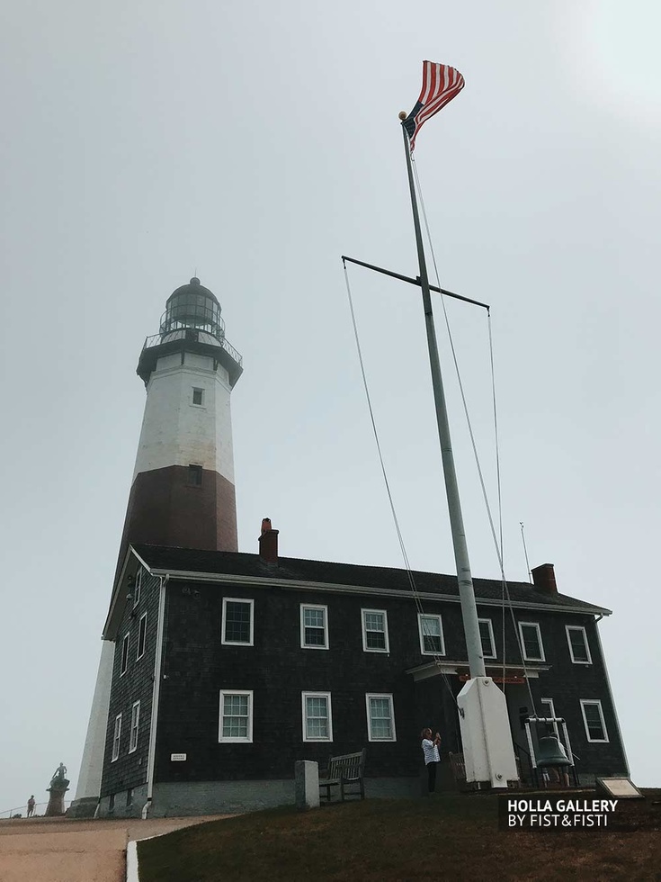 Маяк Montauk в тумане, Монтокский маяк. Флаг США, фото картина